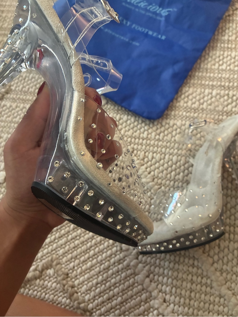 Bodybuilding competition Heels is suitable for US8 and it’s tight - Picture 4 of 7